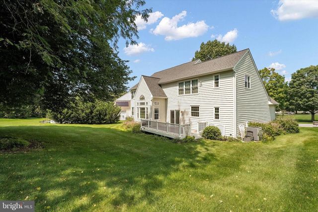 8 SWEET BRIAR RD, Coatesville, PA 19320