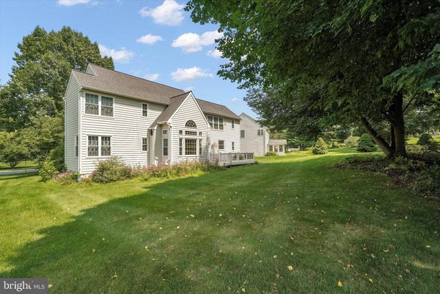 8 SWEET BRIAR RD, Coatesville, PA 19320