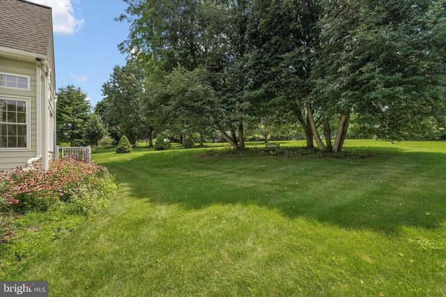 8 SWEET BRIAR RD, Coatesville, PA 19320