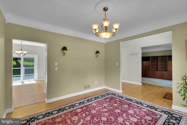 8 SWEET BRIAR RD, Coatesville, PA 19320