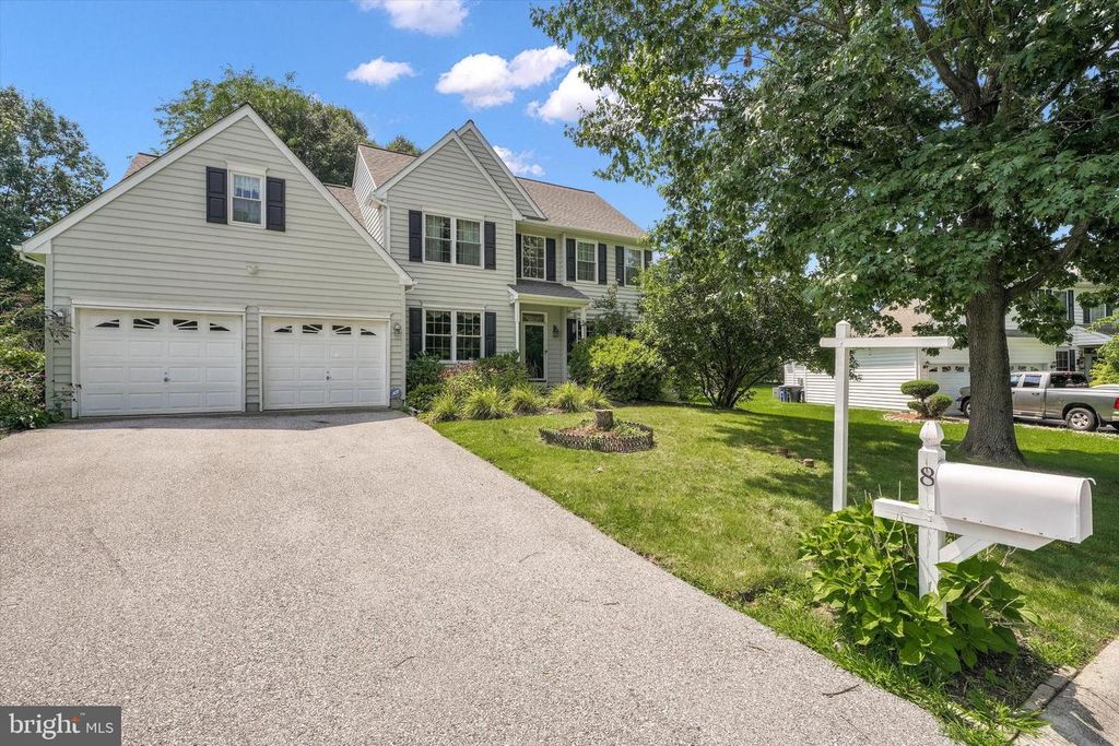 8 SWEET BRIAR RD, Coatesville, PA 19320