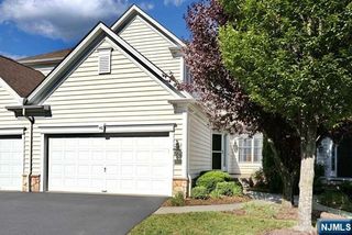 40 Mulberry Court, Paramus, NJ 07652
