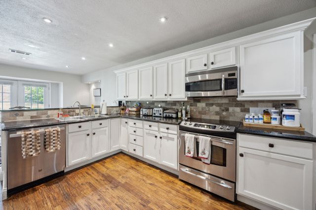 1425 N Peytonville, Southlake, TX 76092