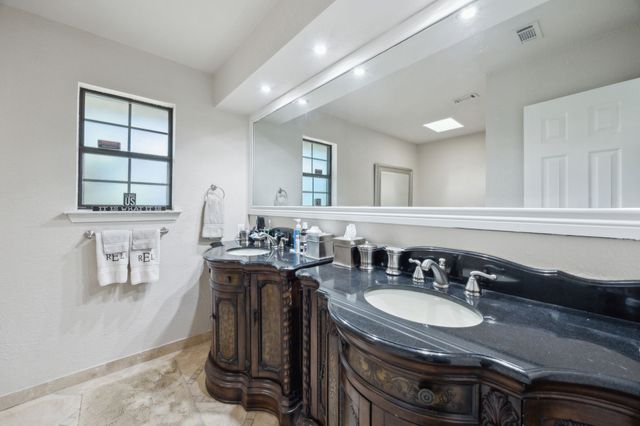 1425 N Peytonville, Southlake, TX 76092