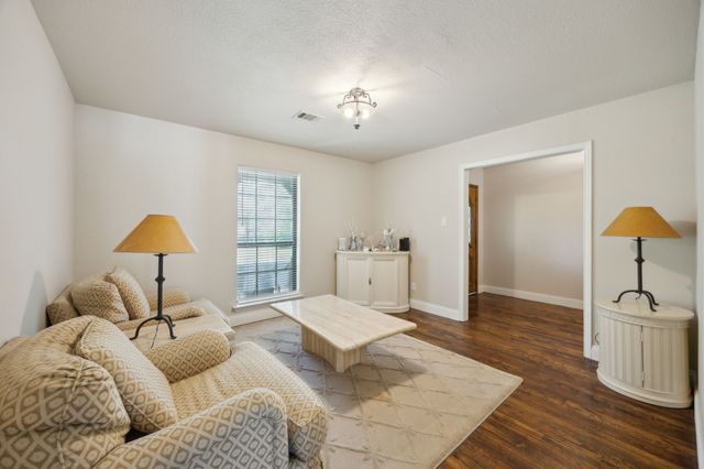 1425 N Peytonville, Southlake, TX 76092