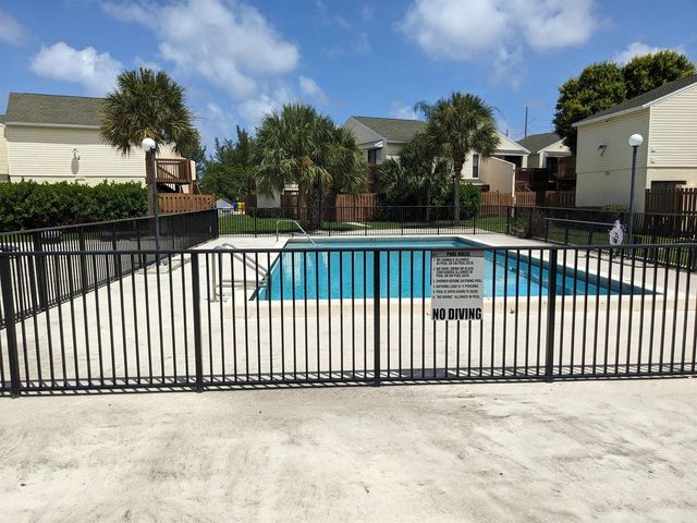 633 EXECUTIVE CENTER Drive L104, West Palm Beach, FL 33401