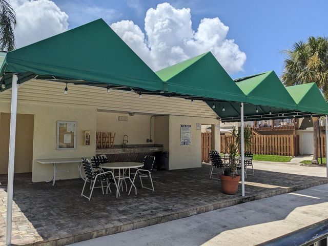 633 EXECUTIVE CENTER Drive L104, West Palm Beach, FL 33401