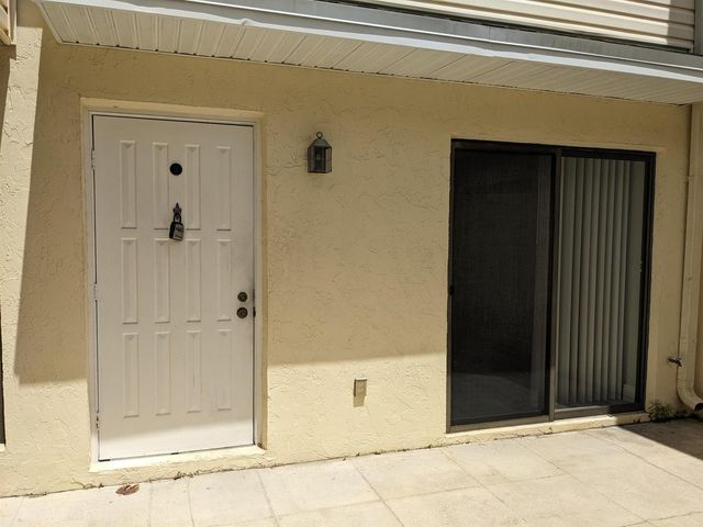 633 EXECUTIVE CENTER Drive L104, West Palm Beach, FL 33401