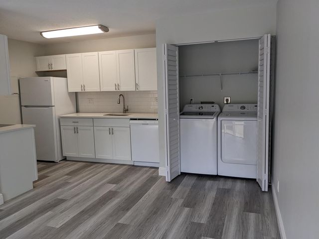 633 EXECUTIVE CENTER Drive L104, West Palm Beach, FL 33401