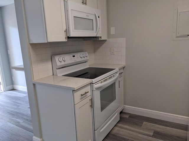 633 EXECUTIVE CENTER Drive L104, West Palm Beach, FL 33401