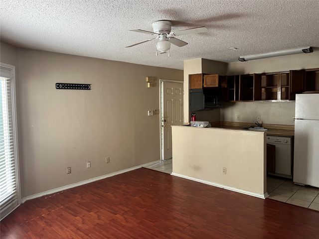 9823 Walnut Street 306, Dallas, TX 75243