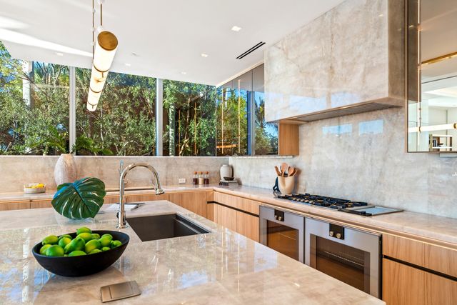 725 S Ocean Boulevard 101, Boca Raton, FL 33432