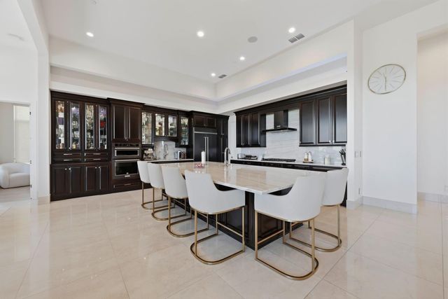 535 Serpa Way, Folsom, CA 95630
