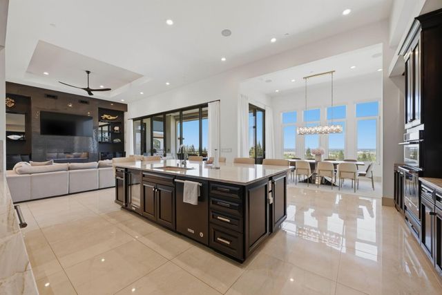 535 Serpa Way, Folsom, CA 95630