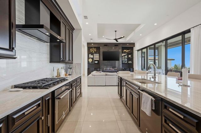 535 Serpa Way, Folsom, CA 95630