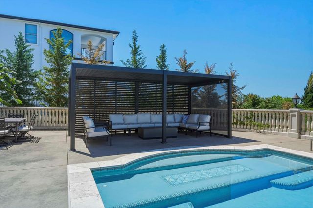 535 Serpa Way, Folsom, CA 95630