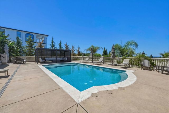 535 Serpa Way, Folsom, CA 95630