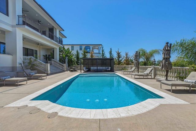 535 Serpa Way, Folsom, CA 95630