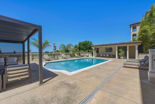 535 Serpa Way, Folsom, CA 95630