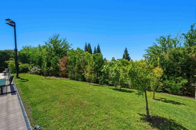 535 Serpa Way, Folsom, CA 95630