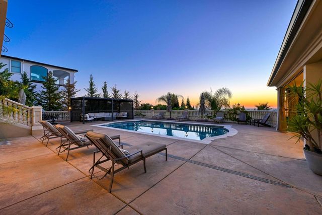 535 Serpa Way, Folsom, CA 95630