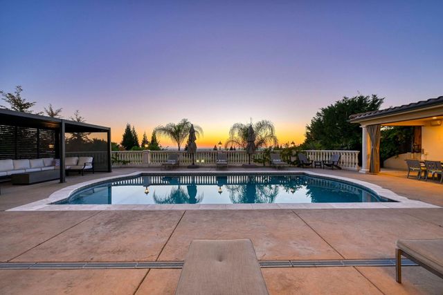 535 Serpa Way, Folsom, CA 95630
