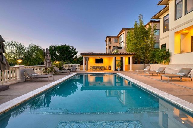 535 Serpa Way, Folsom, CA 95630