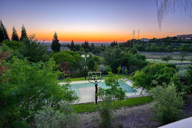 535 Serpa Way, Folsom, CA 95630