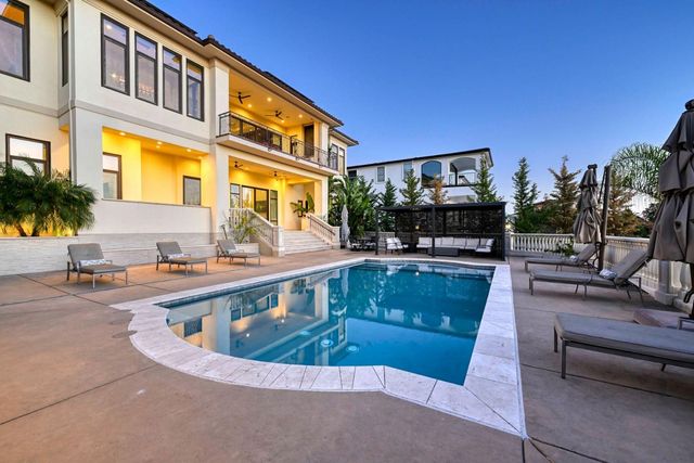 535 Serpa Way, Folsom, CA 95630