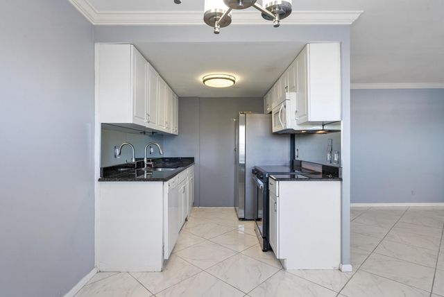 4036 Cornwall B 4036, Boca Raton, FL 33434