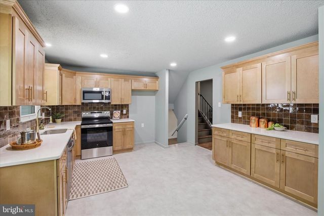 140 WOODLAND DR, Lansdale, PA 19446