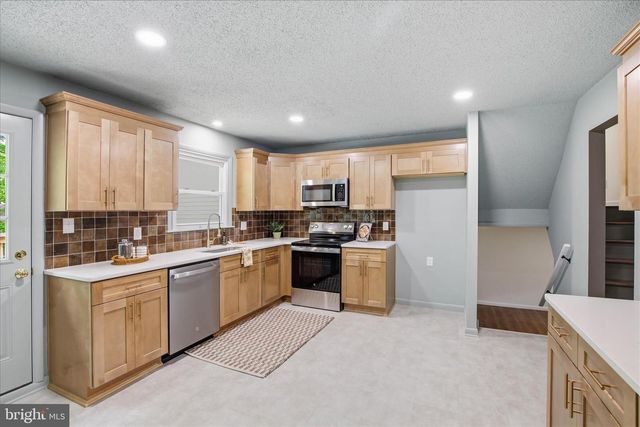 140 WOODLAND DR, Lansdale, PA 19446