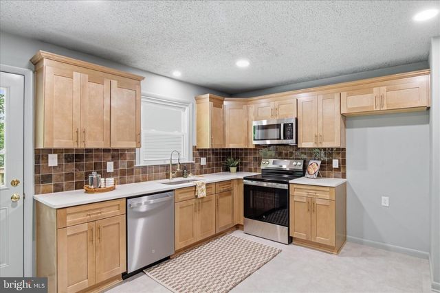 140 WOODLAND DR, Lansdale, PA 19446