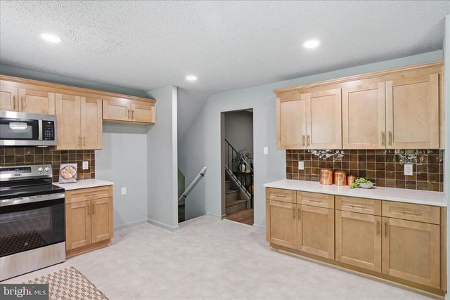 140 WOODLAND DR, Lansdale, PA 19446