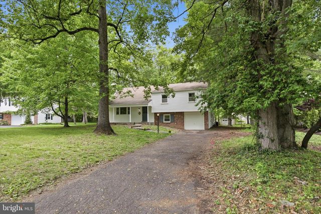 140 WOODLAND DR, Lansdale, PA 19446