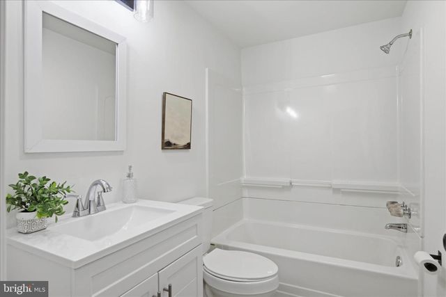140 WOODLAND DR, Lansdale, PA 19446