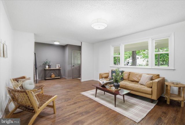 140 WOODLAND DR, Lansdale, PA 19446