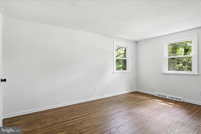 140 WOODLAND DR, Lansdale, PA 19446