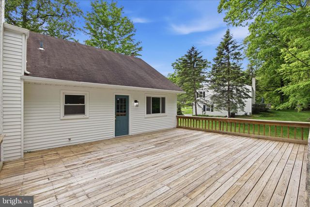 140 WOODLAND DR, Lansdale, PA 19446