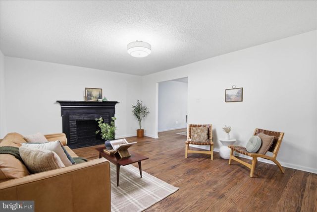 140 WOODLAND DR, Lansdale, PA 19446