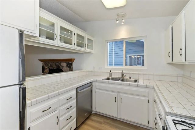142 Rockledge Lane, Lake Arrowhead, CA 92352
