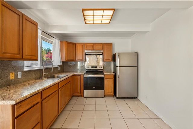 460 Kinaole Cir, Kihei, HI 96753