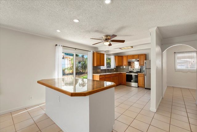 460 Kinaole Cir, Kihei, HI 96753