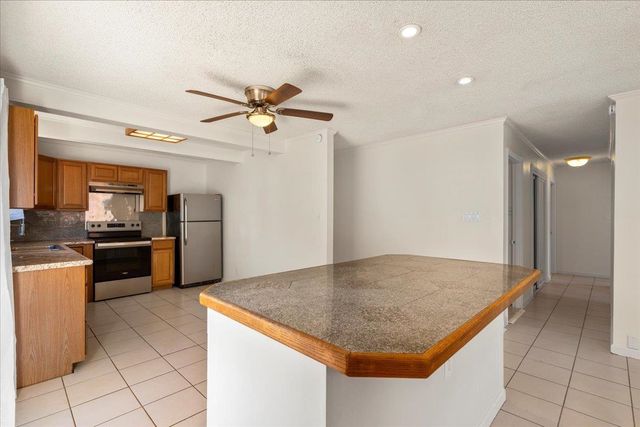 460 Kinaole Cir, Kihei, HI 96753