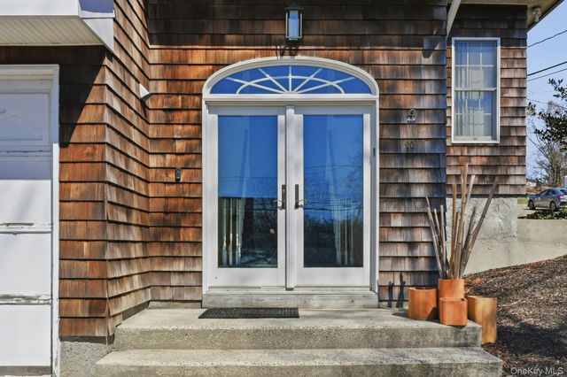20 Maryland Street, Dix Hills, NY 11746