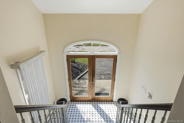 20 Maryland Street, Dix Hills, NY 11746