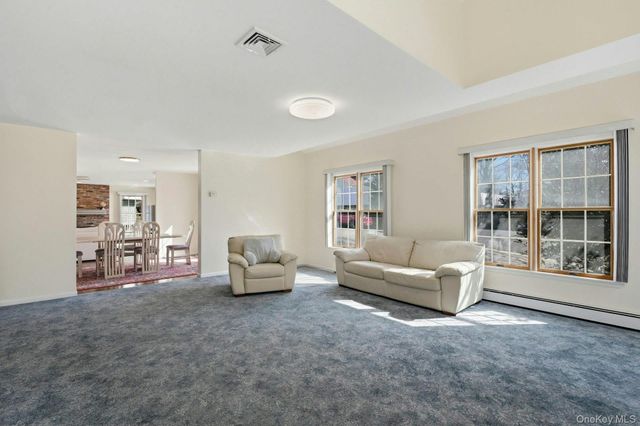20 Maryland Street, Dix Hills, NY 11746