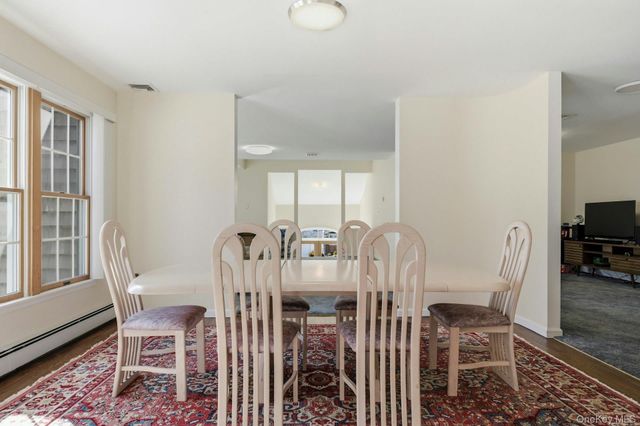 20 Maryland Street, Dix Hills, NY 11746