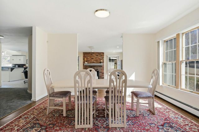 20 Maryland Street, Dix Hills, NY 11746