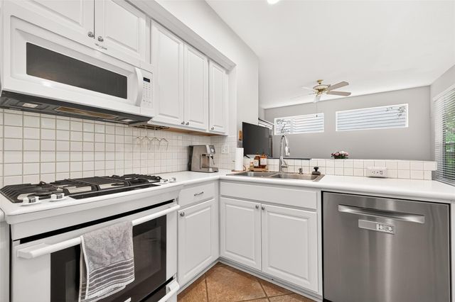 22 Winter Wheat Place, The Woodlands, TX 77381